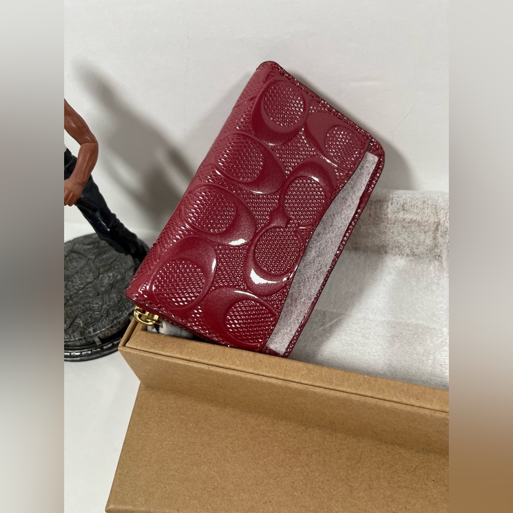 Coach boxed Small Signature Patent Leather Zip Around Wallet - Picture 2 of 4